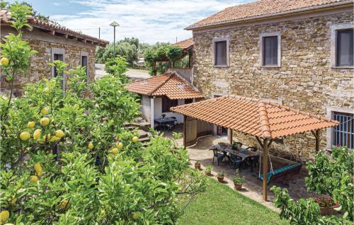Castellabate Apartment | Cozy Pet Friendly Apartment in Castellabate, SA