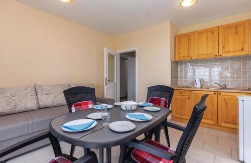 Klenovica Apartment | Cozy 1 Bedroom Retreat with Ocean View in Klenovica