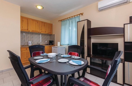 Klenovica Apartment | Cozy 1 Bedroom Retreat with Ocean View in Klenovica