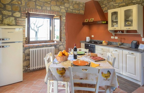 Fratta Apartment | Inviting Vacation Apartment with Fenced Garden & Pet Friendly