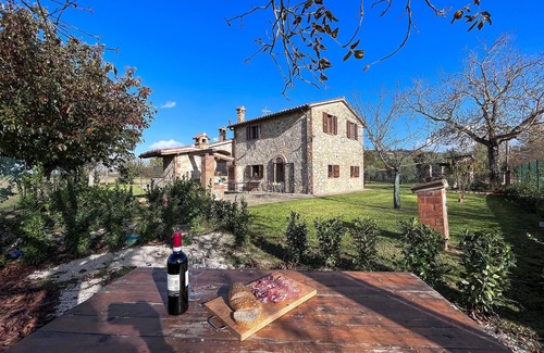 Fratta Apartment | Inviting Vacation Apartment with Fenced Garden & Pet Friendly