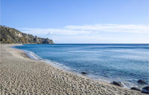Vibo Valentia Apartment | Delightful Apartment in Vibo Pizzo with Pool & Kitchen