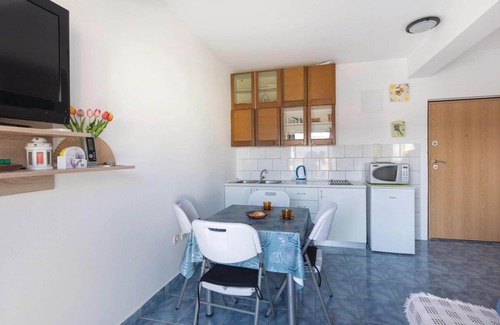 Klek Apartment | Cozy 1 Bedroom Accommodation with Oceanfront Views in Klek