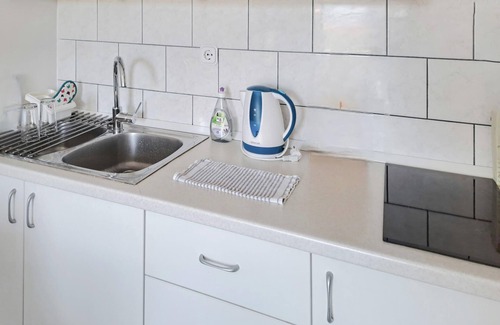 Klek Apartment | Cozy 1 Bedroom Accommodation with Oceanfront Views in Klek