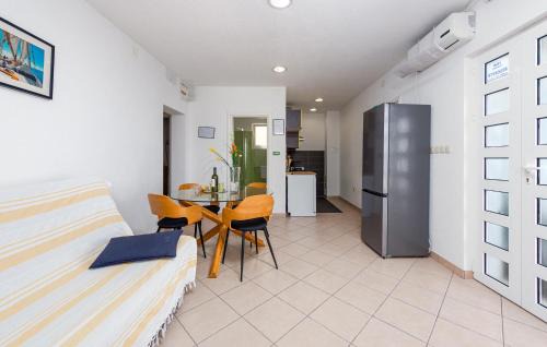 Lukovo Sugarje Apartment | Beautiful Apartment in Lukovo Sugarje with Free WiFi