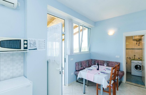 Orasac Apartment | Cozy 2-Bedroom Getaway with Ocean Views in Orasac