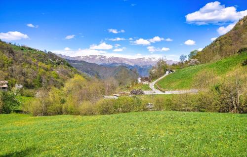 Tavernole sul Mella Apartment | Modern Apartment in Pezzoro with Kitchen & Pet-Friendly Amenities