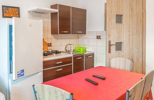 Drawno Apartment | Cozy Apartment for Four with Lake View at Dominikovo Lake