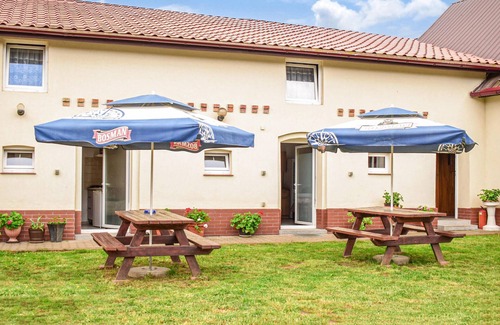 Drawno Apartment | Cozy Apartment for Four with Lake View at Dominikovo Lake