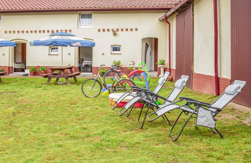 Drawno Apartment | Cozy Apartment for Four with Lake View at Dominikovo Lake