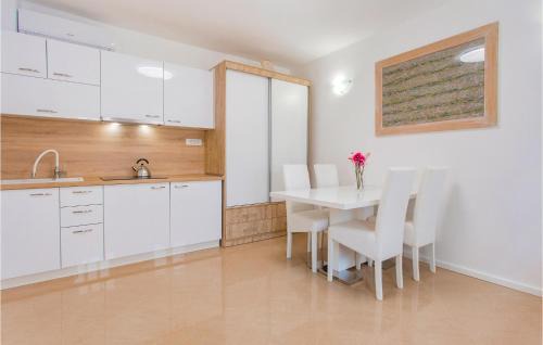 Omis Apartment | Inviting Podgrade Apartment with Jacuzzi & Perfect Reviews