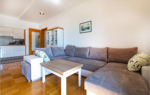 Piran Apartment | Ideal 3-Bedroom Apartment in Portoroz with Sauna & Wifi