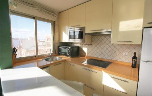Santa Pola Apartment | Cozy Apartment in Santa Pola with Kitchenette & Family Amenities