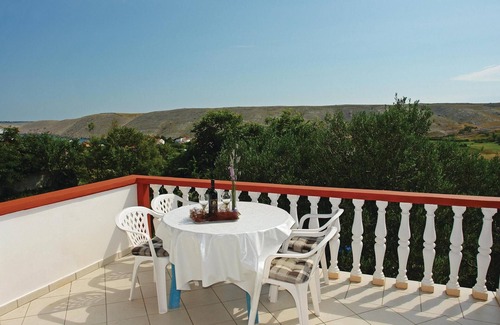 Vlasici Apartment | Cozy 1 Bedroom Accommodation with Ocean Views in Vlasici