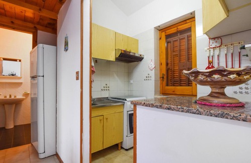 Acquarone Apartment | Cozy 1 Bedroom Getaway in Acqualadrone with Lake View