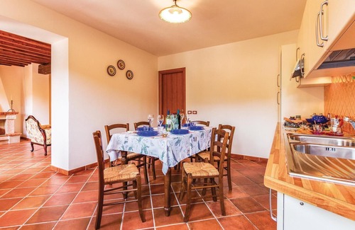 Giugnano Apartment | Spacious 3-Bedroom Accommodation in Casalguidi with Pool