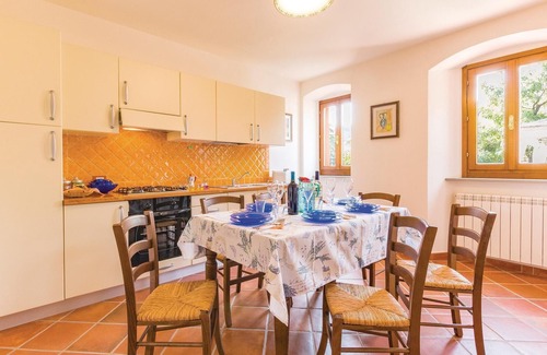 Giugnano Apartment | Spacious 3-Bedroom Accommodation in Casalguidi with Pool