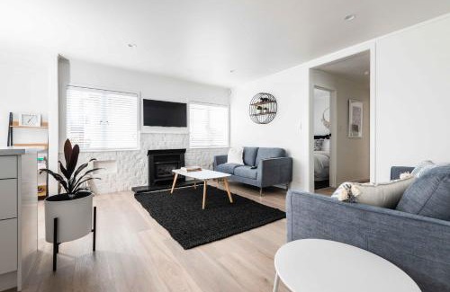 Mount Maunganui Apartment | Beach House Retreat on Oceanview Road - Family Friendly Stay