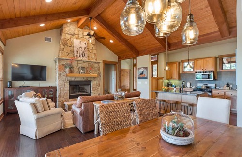 Leander Cottage | Serene Cottage at The Hollows Resort with Pool & Hill Country Views