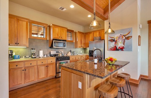 Leander Cottage | Serene Cottage at The Hollows Resort with Pool & Hill Country Views