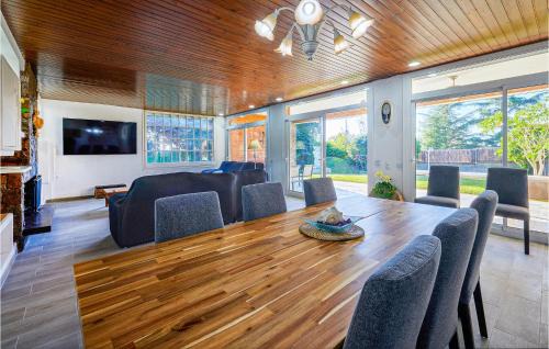 Sant Andreu de Llavaneres House | Inviting Retreat in St Andreu d'Llavaneres with Pool & Wifi