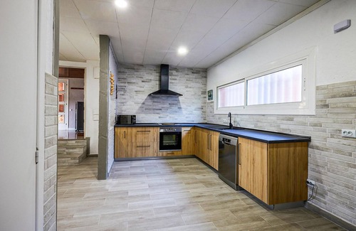 Sant Andreu de Llavaneres House | Spacious 4-Bedroom Home with Ocean View & Private Pool