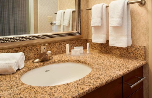 Warren Resort | Pet-Friendly Retreat with Full Kitchen & Outdoor Pool