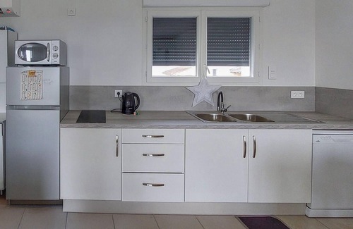 Belves-de-Castillon House | Awesome home in Belves-De-Castillon