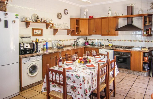 Almodovar del Rio House | Spacious 5-Bedroom Retreat in Almodóvar del Río
