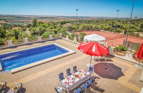 Almodovar del Rio House | Spacious 5-Bedroom Retreat in Almodóvar del Río