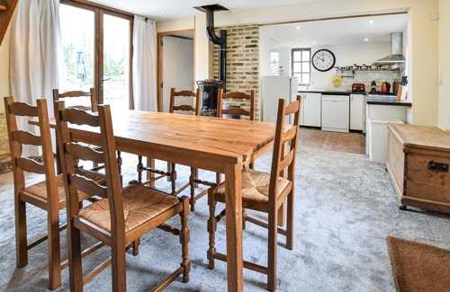 Vieux-Pont-en-Auge House | Guest Rated 10/10: Family-Friendly Retreat in St Pierre en Auge