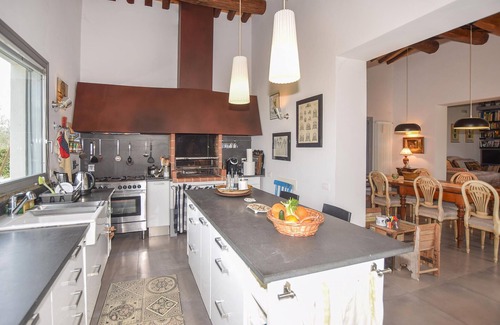 Ischia di Castro House | Cozy 2-Bedroom Retreat in Ischia di Castro with Spa