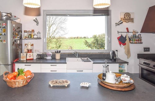 Ischia di Castro House | Cozy 2-Bedroom Retreat in Ischia di Castro with Spa