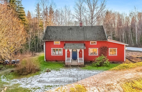 Edsleskog House | Relaxing Fishing Vacation at Edslan Lake With Spa & Breakfast
