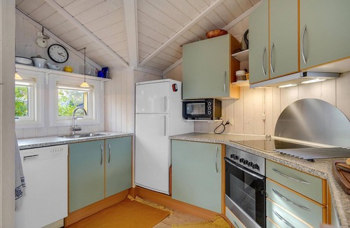 Allingabro House | Cozy Beach Cottage with Fireplace and Ocean Views