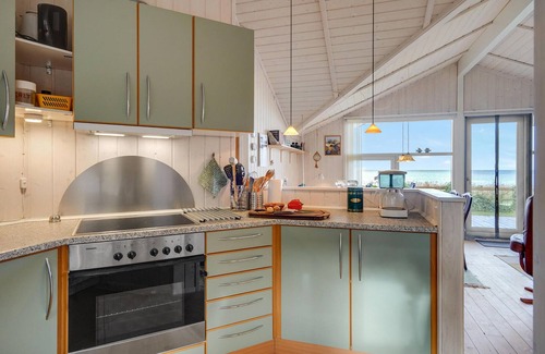 Allingabro House | Cozy Beach Cottage with Fireplace and Ocean Views