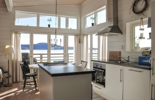 Amotfors House | Charming Cottage with Lake View and Spa Retreat Awaits