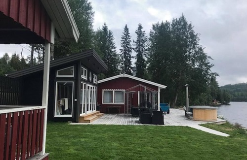 Ornskoldsvik Municipality House | Spacious 3 Bedroom Retreat with Spa and Lake Views in Bredbyn