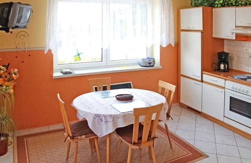 Carpin House | Perfect 1 Bedroom Retreat with Spa and Lake Views in Carpin