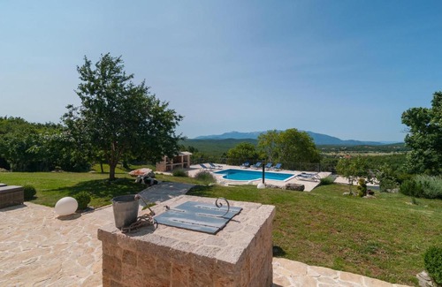 Cista Provo House | Inviting Home in Čista Provo with Private Heated Pool