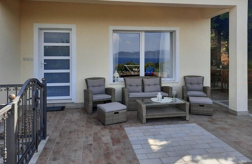 Crkvice House | Relax in a 3-Bedroom Retreat with Oceanfront Views