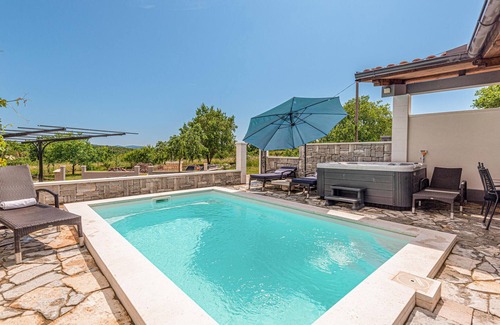 Gornje Danilo House | Pet-Friendly 2 Bedroom Retreat with Ocean Views in Danilo