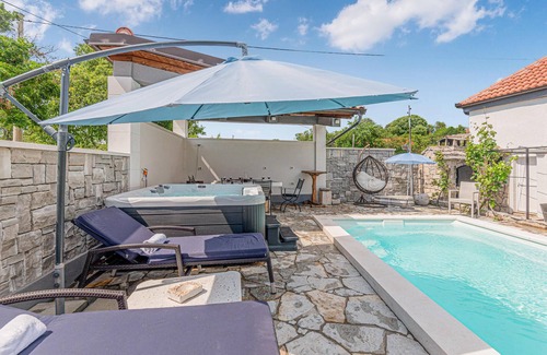 Gornje Danilo House | Pet-Friendly 2 Bedroom Retreat with Ocean Views in Danilo