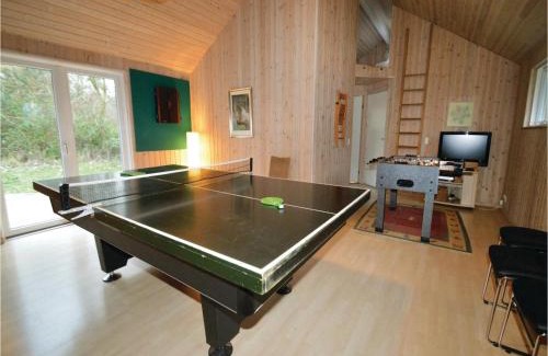 Dannemare House | Pet Friendly Getaway in Dannemare with Kitchen & Pool