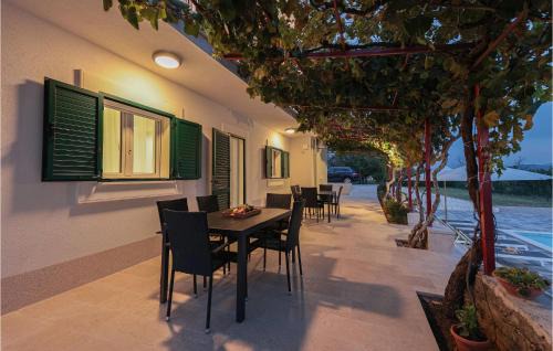 Dicmo House | Delightful Home in Dicmo Prisoje with Pool & Family-Friendly