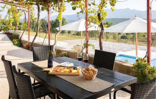 Dicmo House | Delightful Home in Dicmo Prisoje with Pool & Family-Friendly