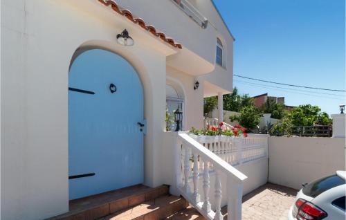 Klanfari Apartment | Pet Friendly Retreat in Dramalj with Wifi & Pool Access