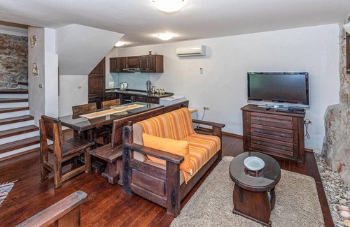 Duboka House | Cozy Cottage with Breathtaking Views and Pool Access