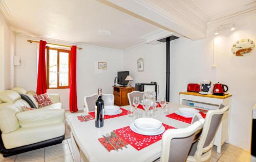 Dun House | Inviting Home in Dun with Pool and Pet-Friendly Amenities