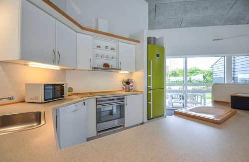 Lyngsbæk Strand House | Ideal Getaway for Families with Pool and Ocean Views